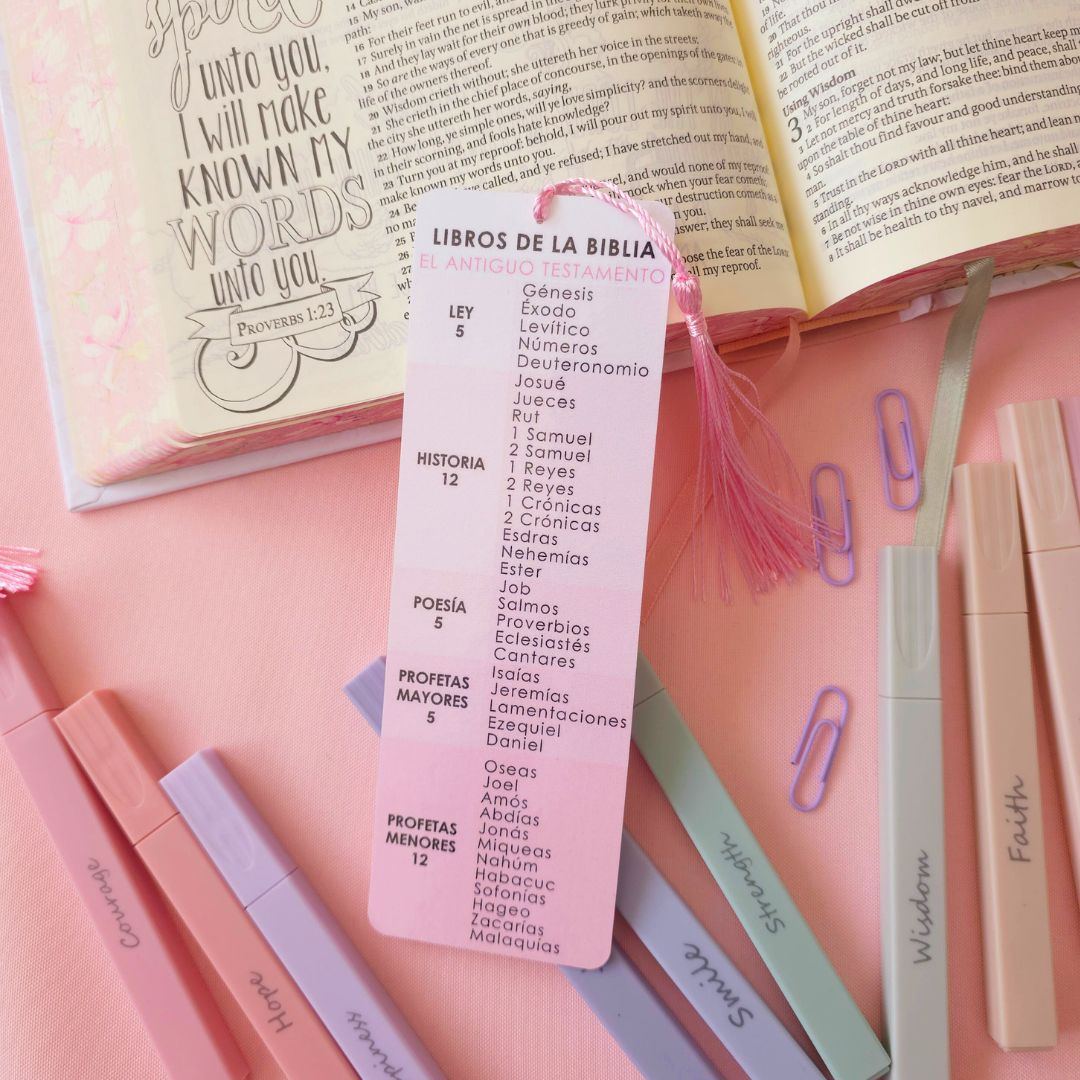 Libros de la Biblia Bookmark - Pink