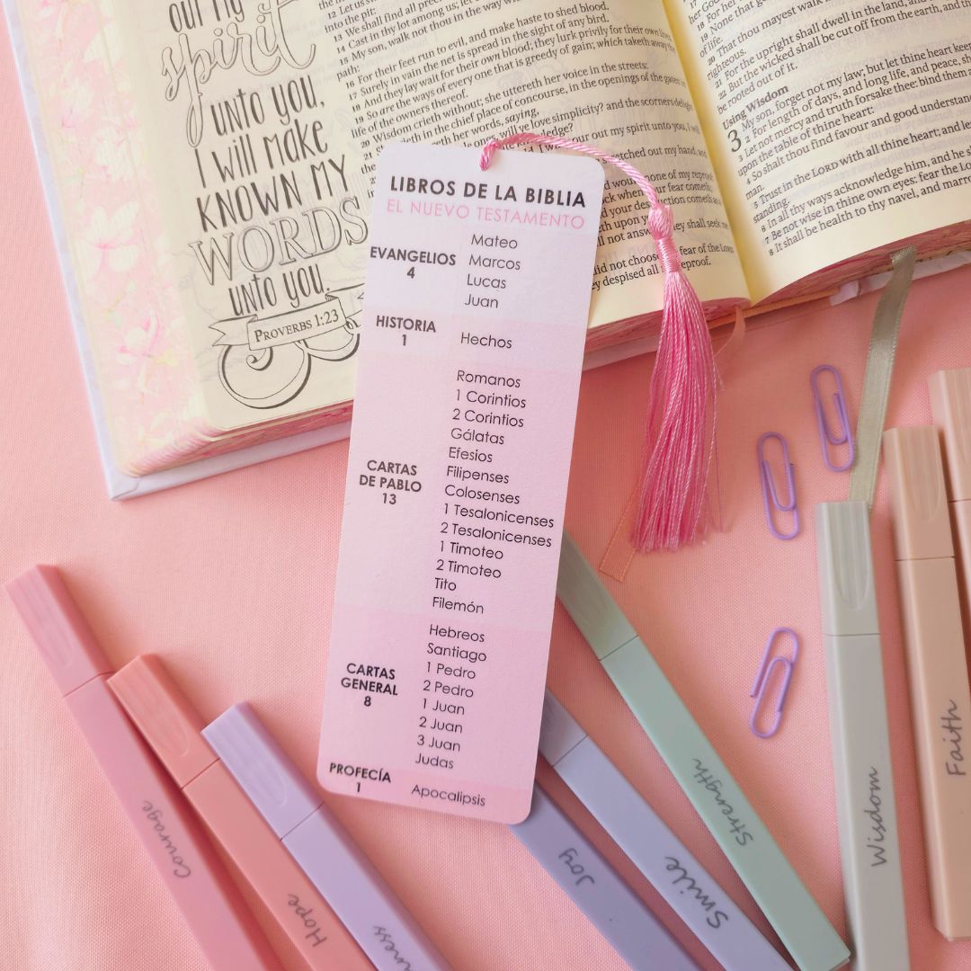 Libros de la Biblia Bookmark - Pink