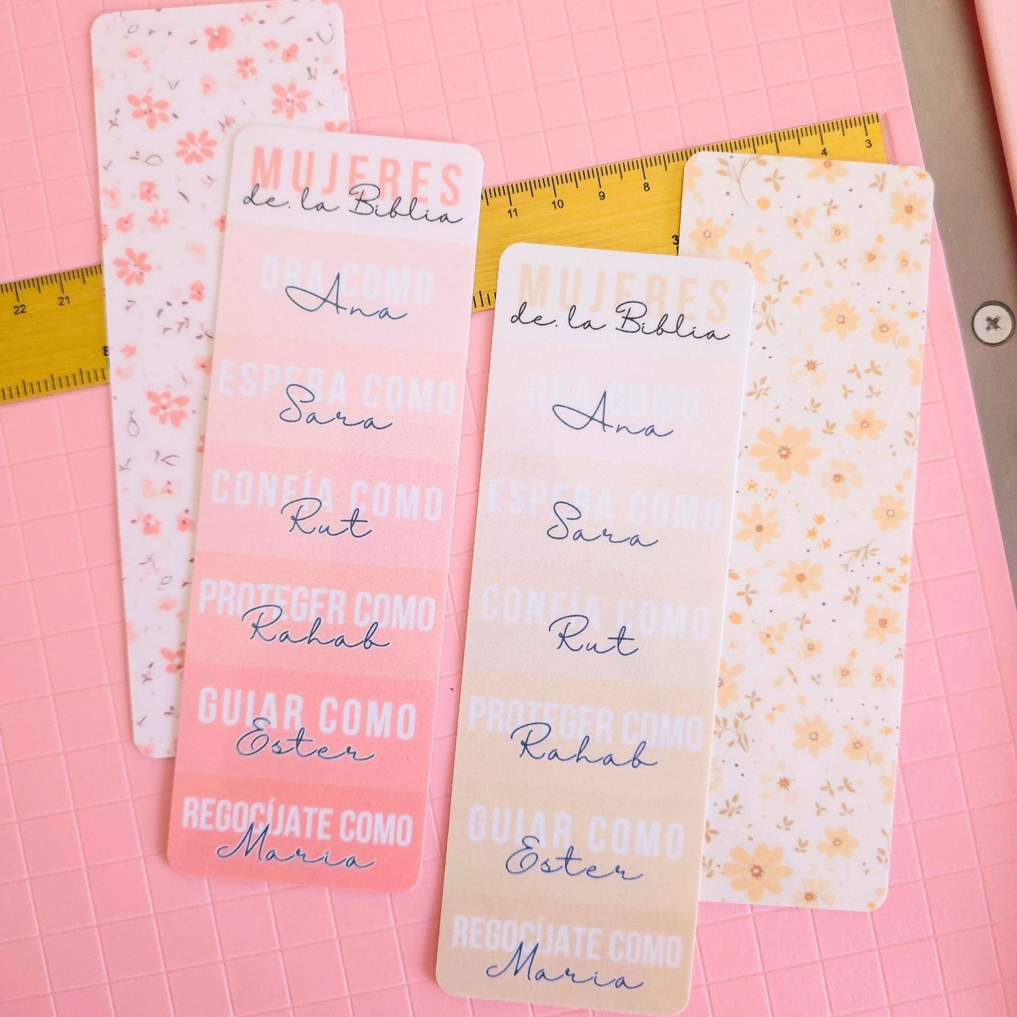 Mujeres Bookmark - Tan